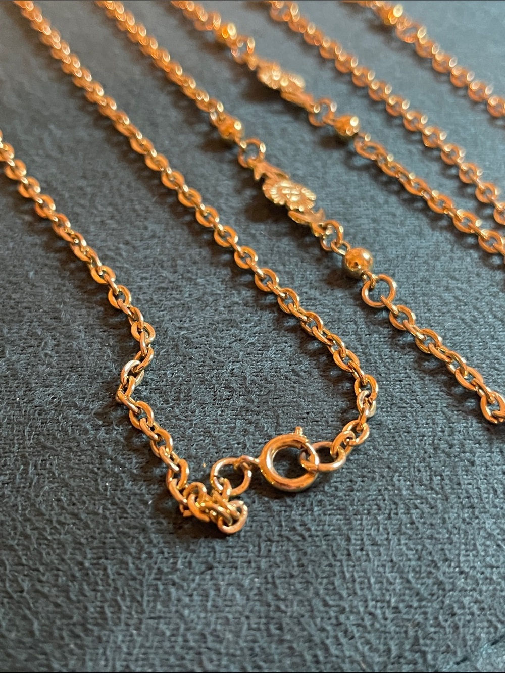 Vintage 51” Gold Tone Anchor & Floral Motif Medallion Accented Chain Necklace - Picture 4 of 6